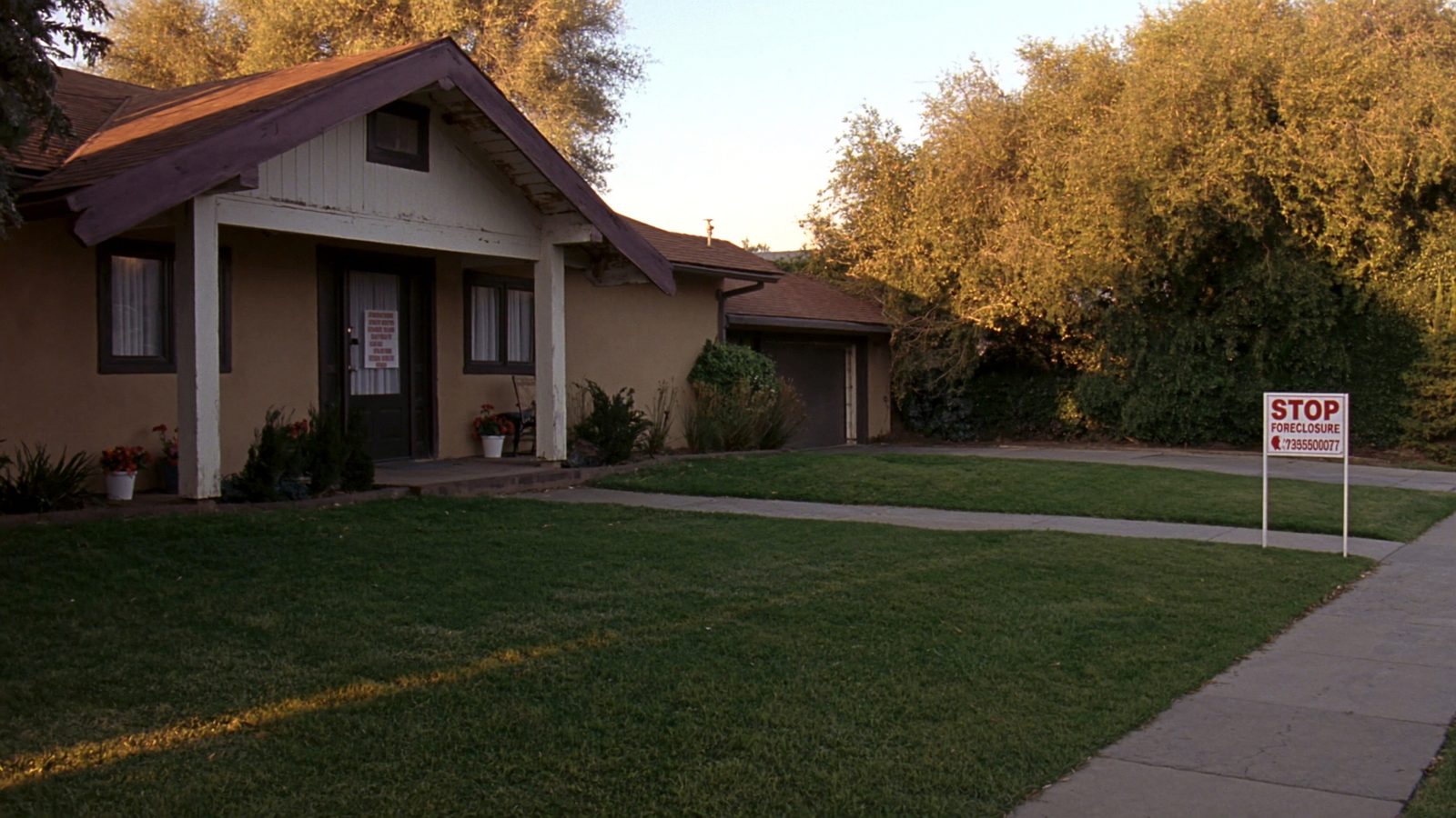 Foreclosure notice with gavel - How to Stop Foreclosure guide