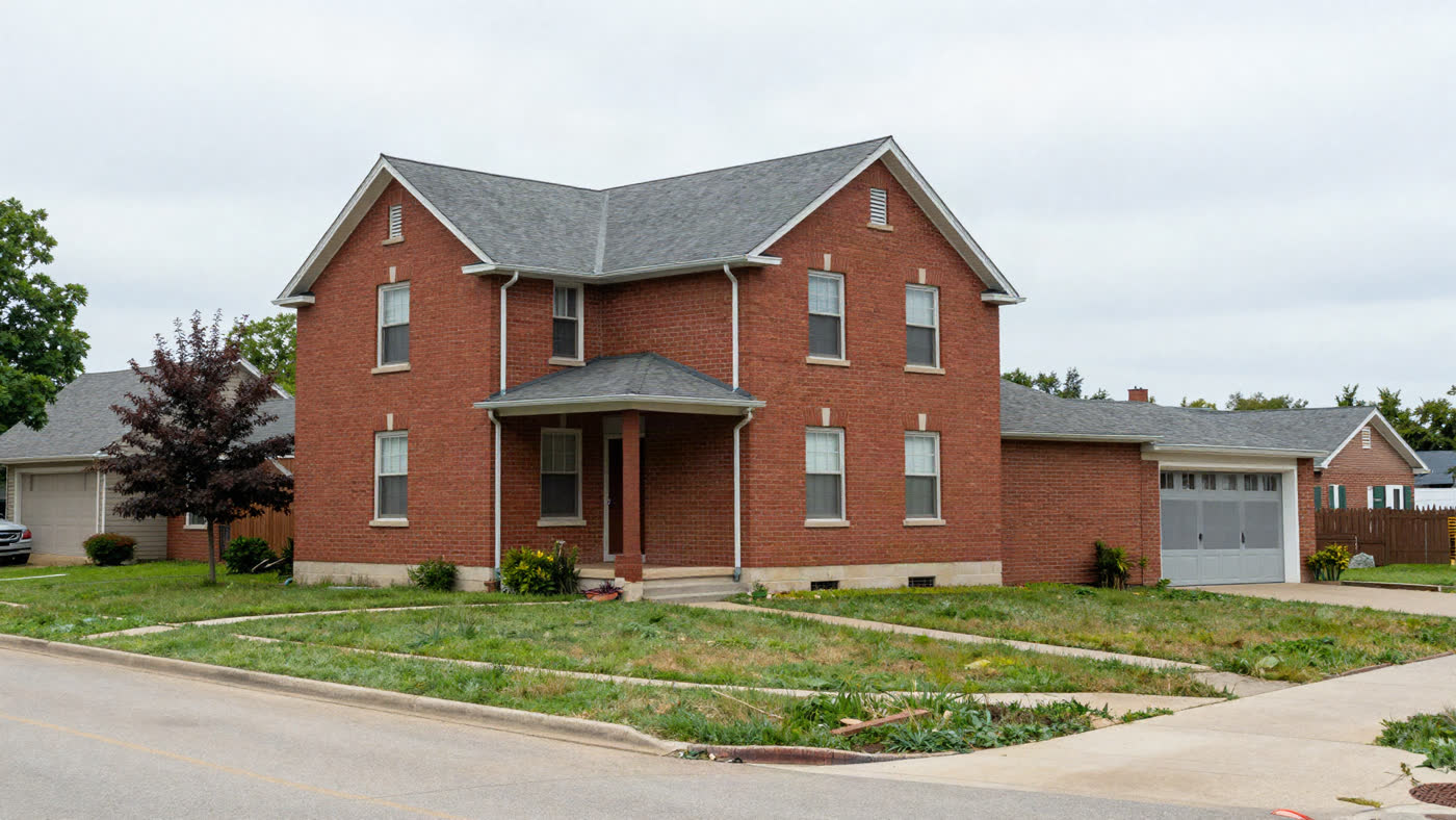 Bright, well-maintained Missouri single-family home with a green lawn, the kind of property that trades hands through a county trustee's sale
