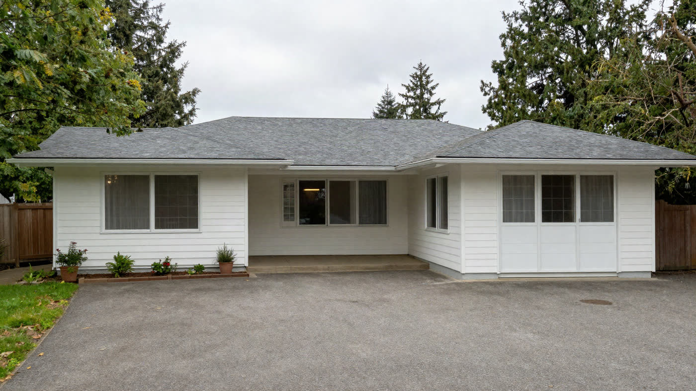 Bright, well-maintained Oregon single-family home with a green lawn, the kind of property that changes hands through an Oregon probate or small estate affidavit sale